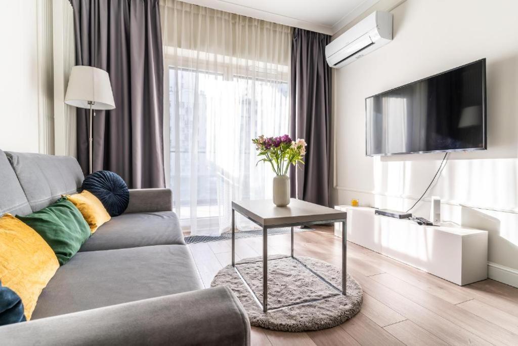 Mennica Residence Apartments วอร์ซอ ภายนอก รูปภาพ