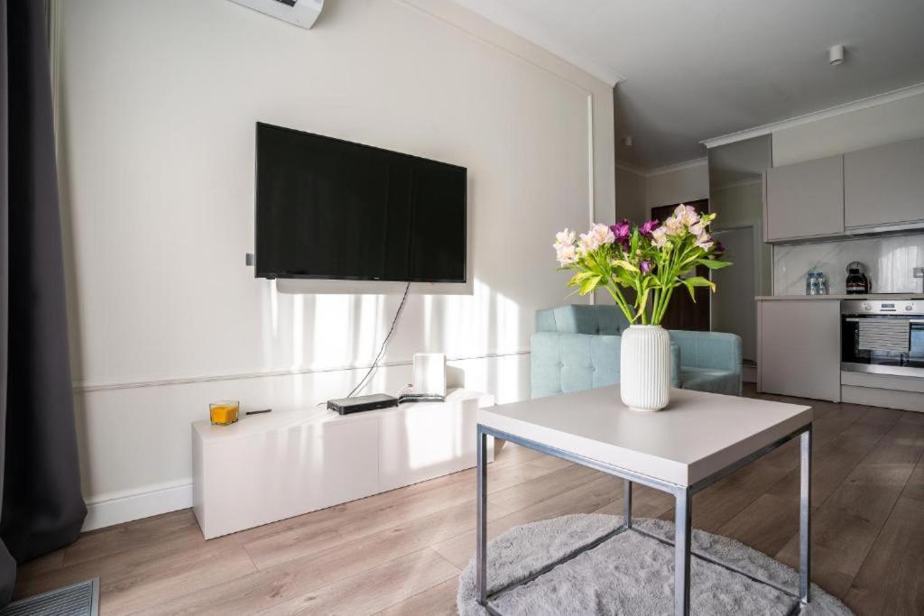 Mennica Residence Apartments วอร์ซอ ภายนอก รูปภาพ